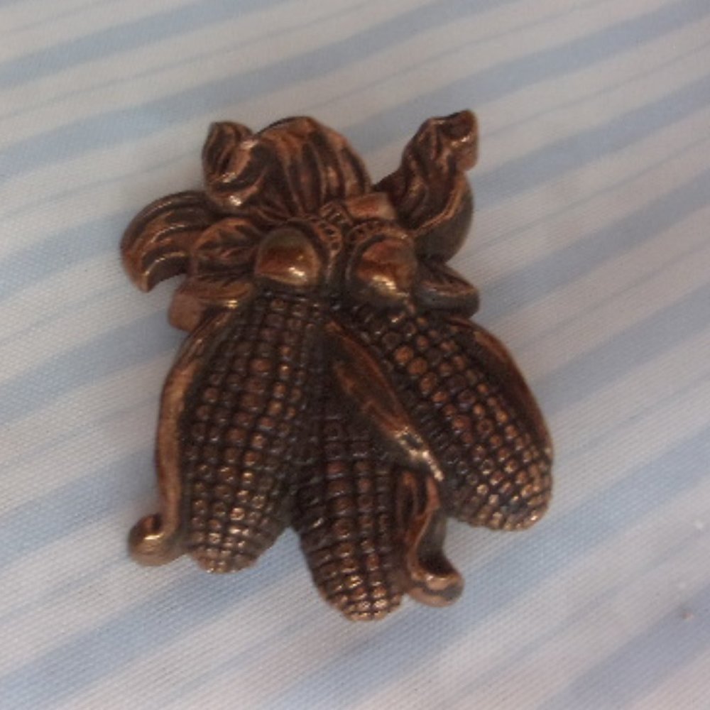 Hallmark Plastic Copper Color Corn Acorn Thanksgiving Autumn Pin 1983